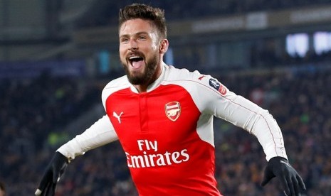 Olivier Giroud merayakan gol ke gawang Hull City.