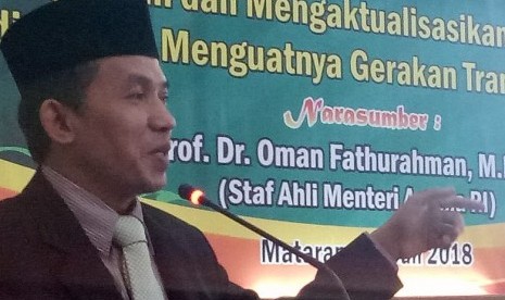 Oman Fathurrahman, Staf Ahli Menteri Agama Lukman Hakim Saifuddin Bidang Manajemen Komunikasi dan Informasi