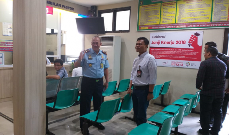 Ombudsman RI melakukan inspeksi mendadak di Kantor Imigrasi Kelas I Kota Padang, Sumbar, Kamis (20/12). 