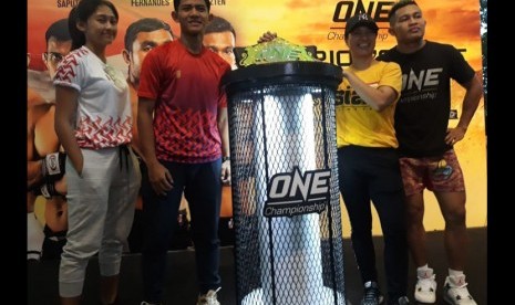 ONE Championship menggelar kegiatan Meets and Greets di Gandaria City Mall, Jakarta, Sabtu (25/1).