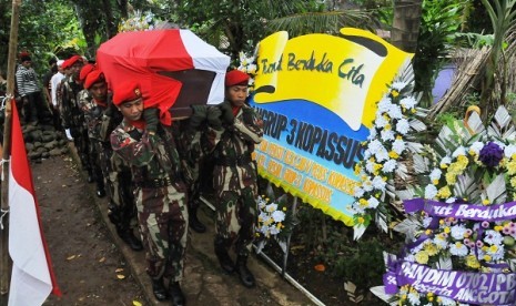 One of the shooting victims by gunmen in Papua, Wahyu Prabowo (24 years) is preparing to be burried in Purbalingga, Central Java, in Saturday.