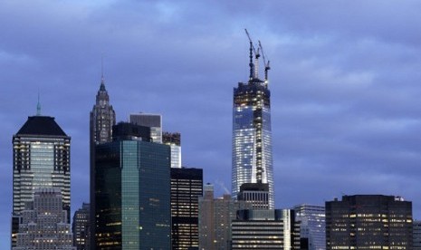 One World Trade Center rises above the lower Manhattan skyline, April 13, 2013 in New York. It is already New York’s tallest building. But when the last pieces of its spire go up to the roof Monday, April 28, the 104-floor skyscraper will be one step away 