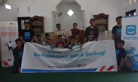 Oorth bekerja sama dengan Rumah Zakat menyelenggarakan program talkshow bertajuk 'Berkolaborasi untuk Berbagi' di Yayasan Al-Ihtimam Grogol, Sukoharjo, Sabtu (25/8). 