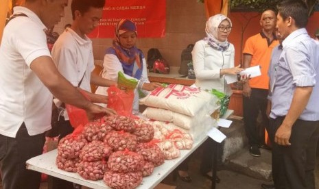 Operasi bawang di Lenteng Agung Jakarta