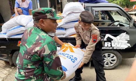 Operasi pasar beras di pasar Kabupaten Purbalingga.