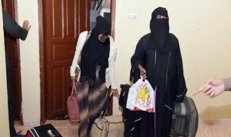 Operasi penangkapan pendatang ilegal di Al Asha, Arab Saudi.