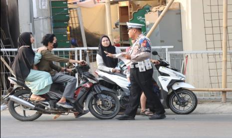 Sejak Operasi Zebra Lodaya yang dimulai 14 Oktober 2024 hingga kini, Polres Indramayu telah menindak 136 pelanggar dan memberi 1.777 teguran. 