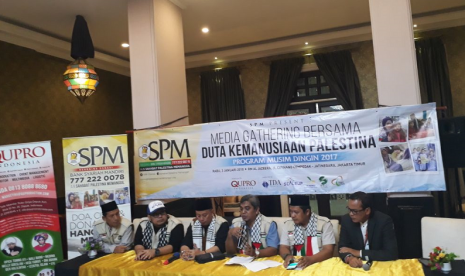 Opick dan Sahabat Palestina Memanggil (SPM) menggelar konferensi pers di Jakarta, Rabu (3/1), terkait penyerahan bantuan bagi pengungsi Palestina di perbatasan.