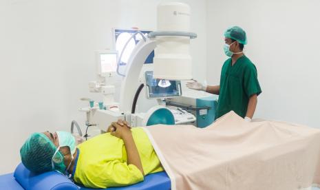 Orang dengan rentang usia 30 sampai 50 tahun diperkirakan pernah mengidap batu ginjal. Teknologi extracorporeal shock wave lithotripsy (ESWL) dapat atasi masalah batu ginjal.