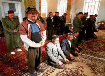 Orang-orang Muslim Tatar di Kazan Rusia.