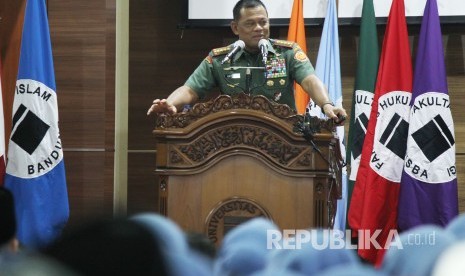 Orasi Imiah Panglima TNI Jenderal Gatot Nurmantyo, di Aula Universitas Islam Bandung (Unisba), Kota Bandung, Sabtu (18/11).