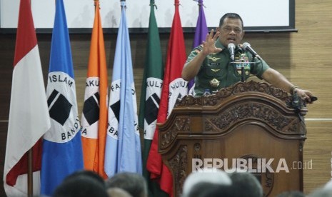 Orasi Imiah Panglima TNI Jenderal Gatot Nurmantyo, di Aula Universitas Islam Bandung (Unisba), Kota Bandung, Sabtu (18/11).