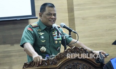 Orasi Imiah Panglima TNI Jenderal Gatot Nurmantyo, di Aula Universitas Islam Bandung (Unisba), Kota Bandung, Sabtu (18/11).