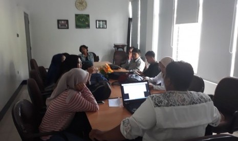 Organisasi Mahasiswa AMIK BSI Pontianak dalam menyusunan proposal PHBD 2018.