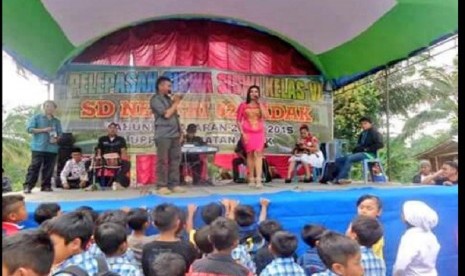 orkes dangdut di SD 02 Badak, Pemalang