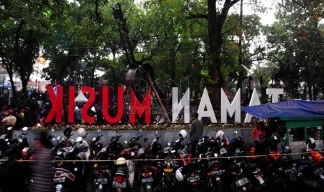 Ornamen musik menghiasi Taman Musik di Jalan Belitung, Bandung, Sabtu(1/3).  (foto : Septianjar Muhara