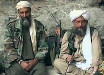 Osama bin Laden (kiri) dan Ayman Al-Zawahiri (kanan), potret dua sahabat.