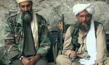 Osama bin Laden (kiri) dan Ayman Al-Zawahiri (kanan), potret dua sahabat.