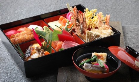 Osechi Bento Box tersedia di salah satu restoran di Hotel Borobudur Jakarta sebagai menu khusus tahun baru 2016.