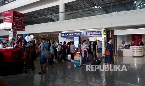 Otoritas Bandara Internasional I Gusti Ngurah Rai memastikan seluruh penumpang rute internasional dan domestik yang sempat tertunda setelah erupsi ketiga Gunung Agung Sabtu (25/11) malam telah diberangkatkan Ahad (26/11) pagi.