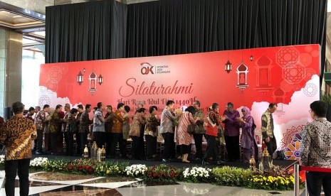 Otoritas Jasa Keuangan (OJK) dan Bank Indonesia menggelar Halalbihalal di Komplek Bank Indonesia, Jakarta, Senin (10/6). 