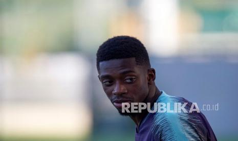 Pemain depan FC Barcelona Ousmane Dembele. Pelatih Barcelona Xavi Hernandez mengancam Dembele jika tak segera menyelesaikan urusan kontraknya di Barcelona.