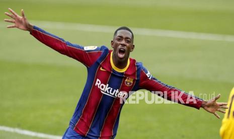 Pemain sayap Barcelona, Ousmane Dembele. Chelsea dikabarkan berminat meminang Dembele pada bursa transfer 2022 ini.