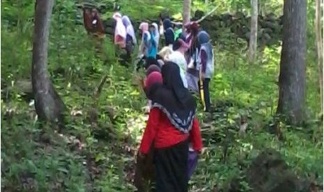 Outbound peserta JMM di hutan Wanagama.