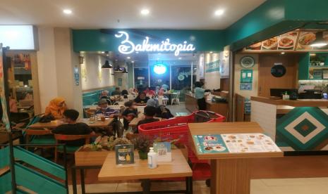 outlet Bakmitopia yang mengandalkan menu nusantara