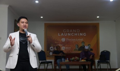 Owner Durian Land, Alfriansyah memberikan paparan dalam Grand Launching Grand Emerald Transformation dan Giethorn Village