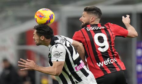 Pablo Mari (kiri) diminati AC Milan setelah masa peminjamannya dari Arsena ke Udinese berakhir.