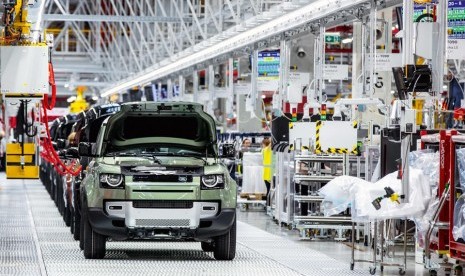 Pabrik tempat pembuatan Land Rover Defender yang merupakan ikon dari Land Rover di Slovakia.