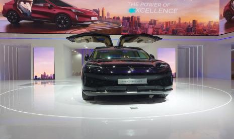 Pabrikan otomotif asal China, AION melalui sub brandnya Hyptec resmi meluncurkan kendaraan elektrik terbarunya melalui Hyptec HT dengan harga Rp 685 juta pada ajang Gaikindo Indonesia International Auto Show (GIIAS) 2024 di ICE BSD