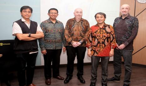 Pada acara Kuliah Umum Bisnis Islam di Fakultas Ekonomi dan Bisnis Universitas Indonesia yang bertemakan Takaful Ties: Unravelling the Experiences of Islamic Insurance Industry in the UK and Indonesia baru-baru ini, Prudential Syariah perkuat komitmennya dalam mendorong pertumbuhan ekonomi syariah di Indonesia melalui peningkatan literasi dan inklusi asuransi jiwa syariah, khususnya di kalangan generasi muda.