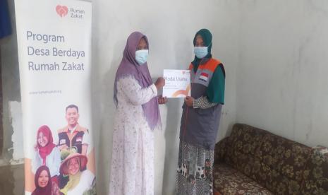 Pada bulan Februari ini, Rumah Zakat kembali menyalurkan modal usaha untuk masyarakat Desa Sumodikaran. 