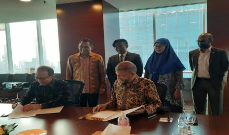 Pada hari ini, Jumat (14/10) Perkumpulan Pariwisata Halal Indonesia (PPHI), KNEKS, CrescentRating, Kemenparekraf, dan Bank Indonesia melakukan kerja sama untuk akselerasi pemulihan industri pariwisata halal  dengan mengkapitalisasi pasar wisata ramah muslim Indonesia. PPHI, KNEKS, dan Cresent Rating Kerja Sama Percepat Pemulihan Wisata Ramah Muslim