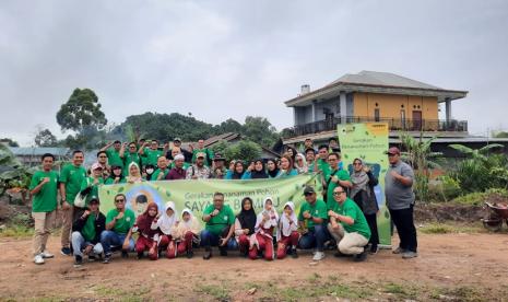 Pada hari Jumat (24/11/2023) Adira Finance melakukan penanaman pohon di Jalan M. Said Gg. Taqwa 1 RT. 28 Kel. Lok Bahu Kec. Sungai Kunjang, Kota Samarinda, Kalimantan Timur. Kegiatan tersebut merupakan rangkaian dari Program Sayang Bumiku yang telah berlangsung mulai dari bulan Agustus 2023 lalu. Samarinda merupakan kota keenam dilakukannya program penanaman pohon.