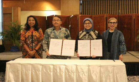 Pada Jumat (27/5/2022) telah ditandatangani dua nota kesepahaman (Memorandum of Understanding/MoU) kerja sama dan sinergisitas pengembangan UKM ekspor melalui program pembiayaan dan asuransi.