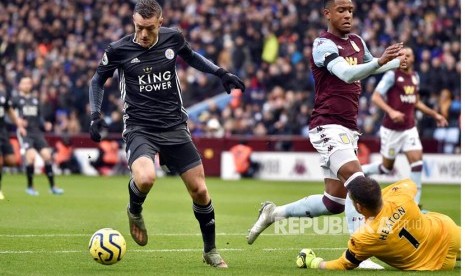 pada laga antara Aston Villa dan Leicester City di  Villa Park, Birmingham, Senin (9/12) dini hari.