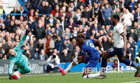 pada laga antara Chelsea melawan Tottenham Hotspurdi Stamford Bridge, London, Sabtu (22/2).   