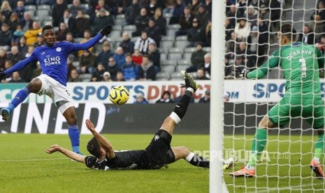 Kelechi Iheanacho (kiri).