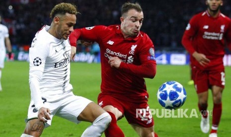 Gelandang Liverpool Xherdan Shaqiri (tengah). Pelatih Liverpool Juergen Klopp menegaskan tak ada pemainnya yang meninggalkan klub pada Januari 2020, termasuk Shaqiri.