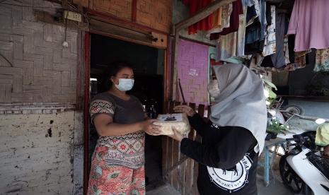 Pada momen lebaran kurban pada hari Tasyrik pertama, Rabu (21/7), program Tebar Hewan Kurban (THK) 2021 juga berlangsung di Lingkungan 01, Kelurahan Kali Balok Kencana, Kecamatan Kedamaian, Bandar Lampung. Keistimewaan kali ini, Dompet Dhuafa menyembelih hewan kurban sebanyak 65 ekor doka (domba/kambing), yang juga merupakan sebuah kerja sama donasi kurban persembahan dari Bango bersama Benihbaik.