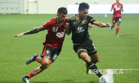  pada pertandingan babak penyisihan Liga Champions Asia di Stadion Jalan Besar, Singapura, Selasa (14/1). Bali United menang atas Tampines Rovers Singapura dengan skor 5-3. 