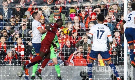 pada pertandingan Liga Inggris antara Liverpool melawan Bournemouth di Anfield Stadium, Liverpool, Sabtu (10/2).