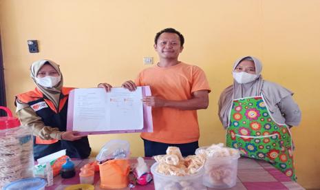 Pada tanggal 18 Oktober 2021, Rumah Zakat melalui fasilitator desa berdaya Kalimaro menandatangani surat perjanjian pinjam gedung milik Eko Rahyono, Senin (18/10). Tanah beserta gedung milik Eko tersebut dipinjamkan sebagai gudang bank sampah resik mletik binaan Rumah Zakat.