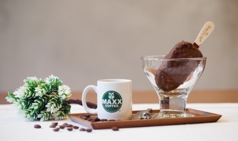 Paduan es krim Magnum dan espresso dalam sajian Tiramisu Affogato.