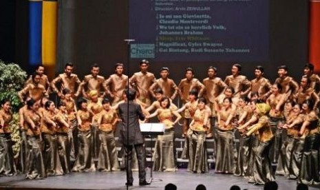 Paduan Suara Mahasiswa Unpad saat berlaga di salah satu kompetisi internasional