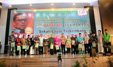 Pagelaran Seni Budaya Melayu dalam rangka Sosialisasi Empat Pilar MPR RI di Pekanbaru.