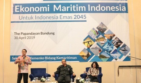 Pakar ekonomi maritim, Prof Rokhmin Dahuri tampil sebagai pembicara kunci seminar nasional 